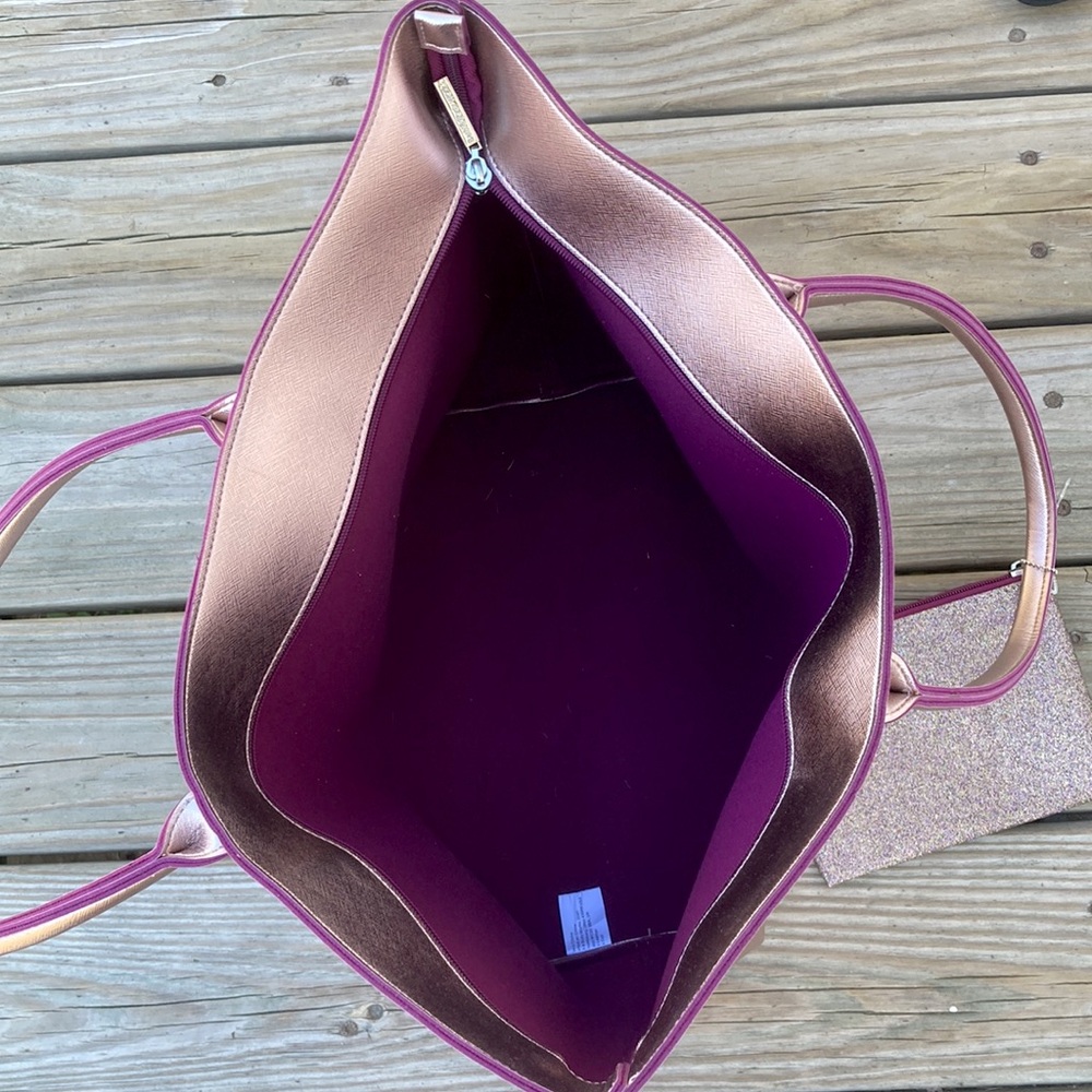 Metallic tote & Glitter wristlet - Picture 5 of 9